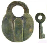 “J. DRUCKLEIB 4 NEW York”. 2 7/8″ high x 2 1/4″ wide. Brass body. Brass shackle.