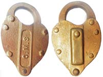 “O.M.S”. Brass body. Brass shackle.