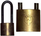 “U.S.P.S.”. Brass body. Steel shackle.