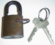 “F.B.C. D&M”. Brass body. Steel shackle.