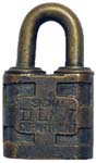 “D.L.&W. SIGNAL DEPARTMENT”. 1 3/16″ wide. Brass body. Steel shackle. Keyway: Pa