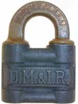 “D.M.&I.R.”. Steel body. Brass shackle. Keyway: Flat. The reverse of the case is
