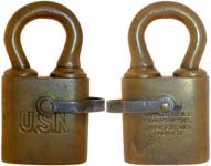 “U.S.N”. Brass body. Brass shackle. Clevis. Keyway: Paracentric. “MFRD. BY INDEP
