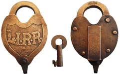 “L.I.R.R.”. Brass body. Brass shackle.